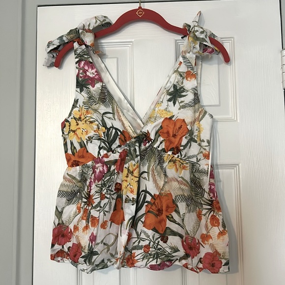 Chelsea & Violet Tops - NWT Chelsea & Violet Tie Shoulder Tropical Oasis Printed V Neck Halter Top